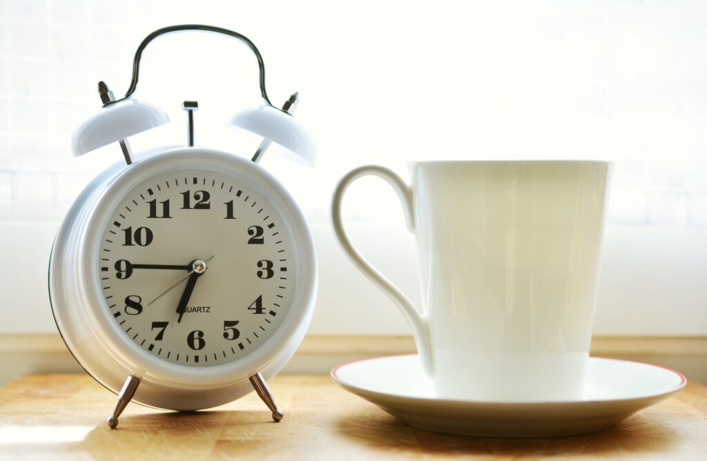 Alarm clock and coffee as a morning routine to avoid procrastination